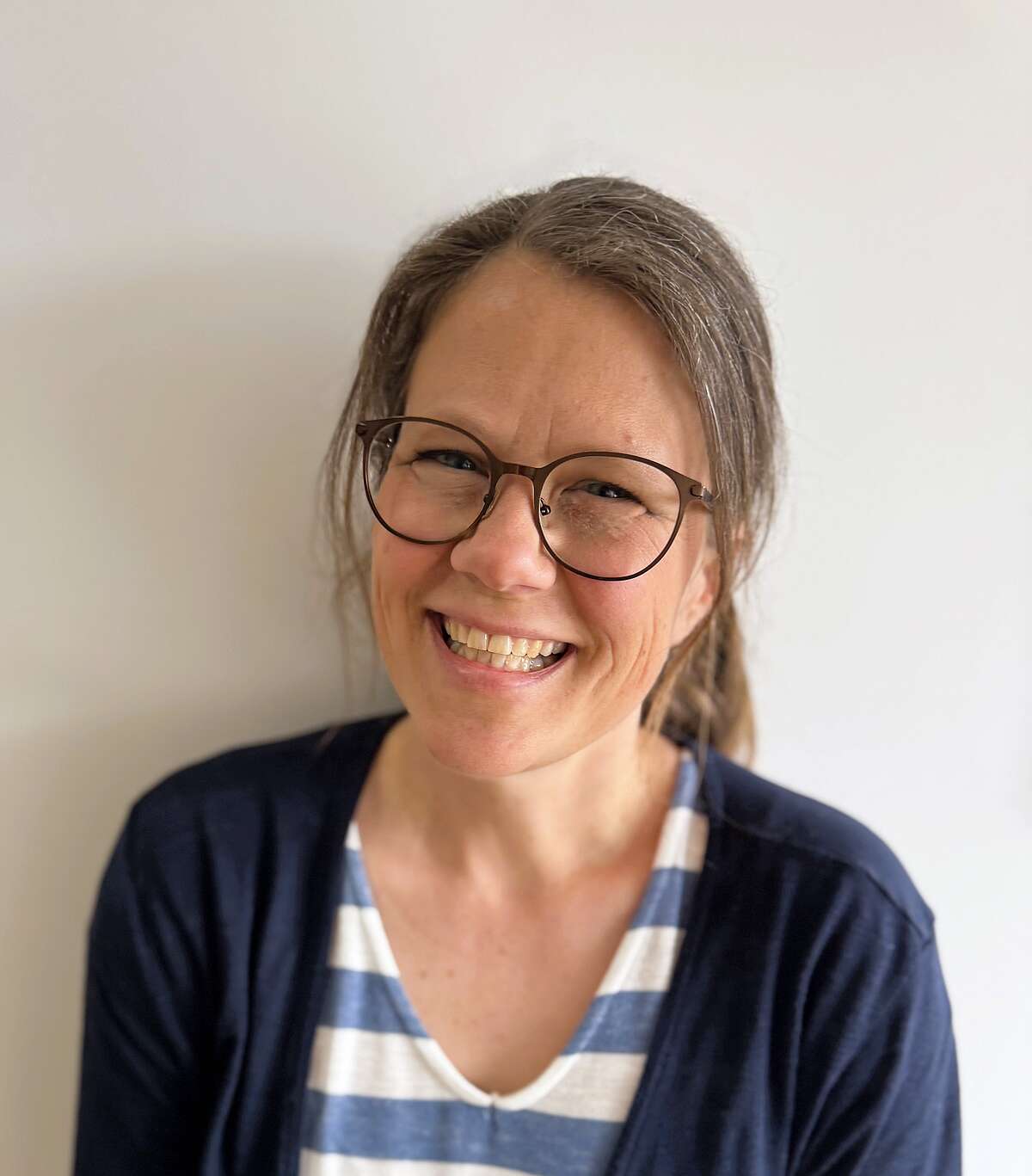 Die lächelnde Lesekünstlerin Katja Frixe.